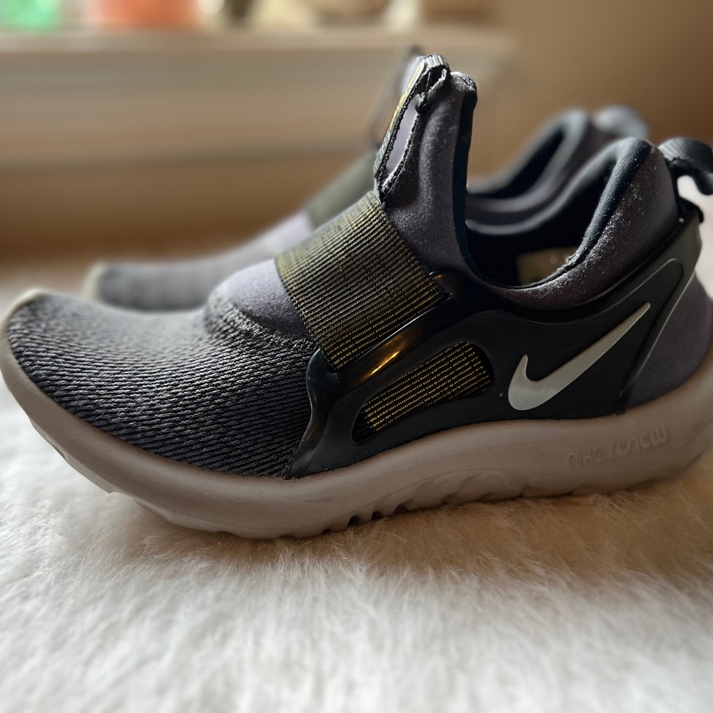 Women's Nike Renew Shoes - Size 7